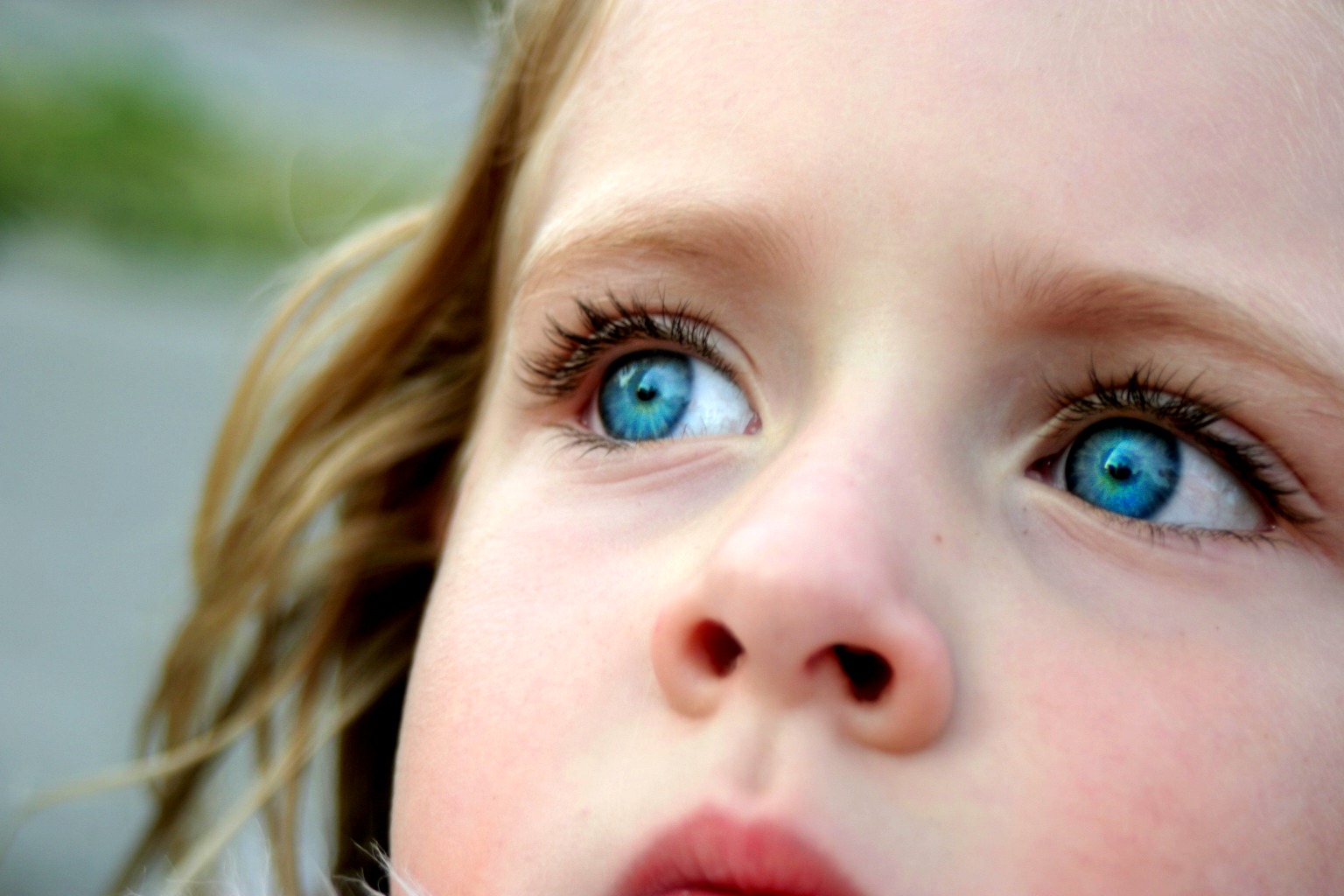 黄色や緑色の目やには注意 子供の目やにの2つの原因と取り方 出産 育児ガイド